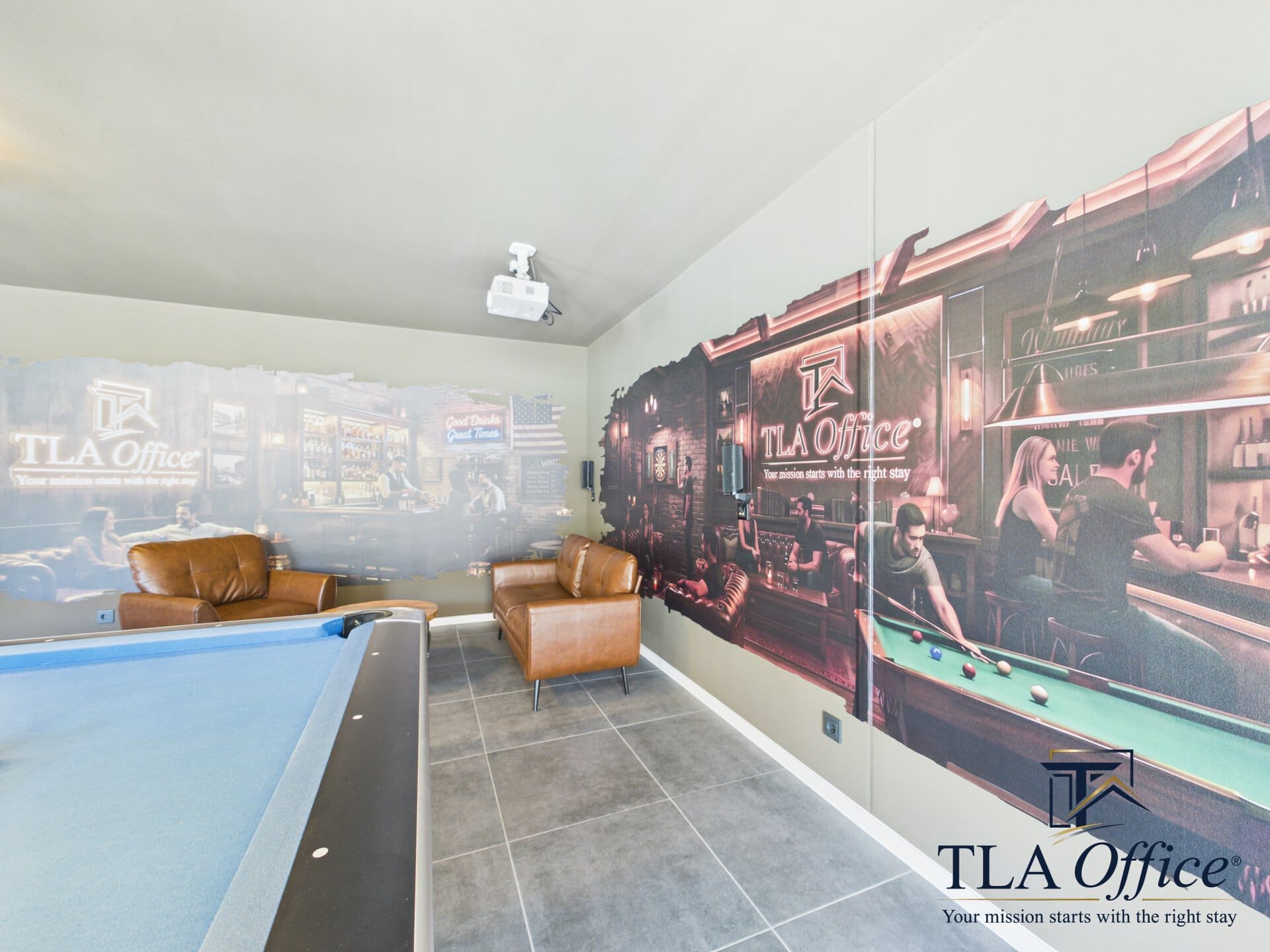 CAM01139G0-PR0080-STILL052 Game room with pool table and projector - Luxury TLA Residence Siegelbach