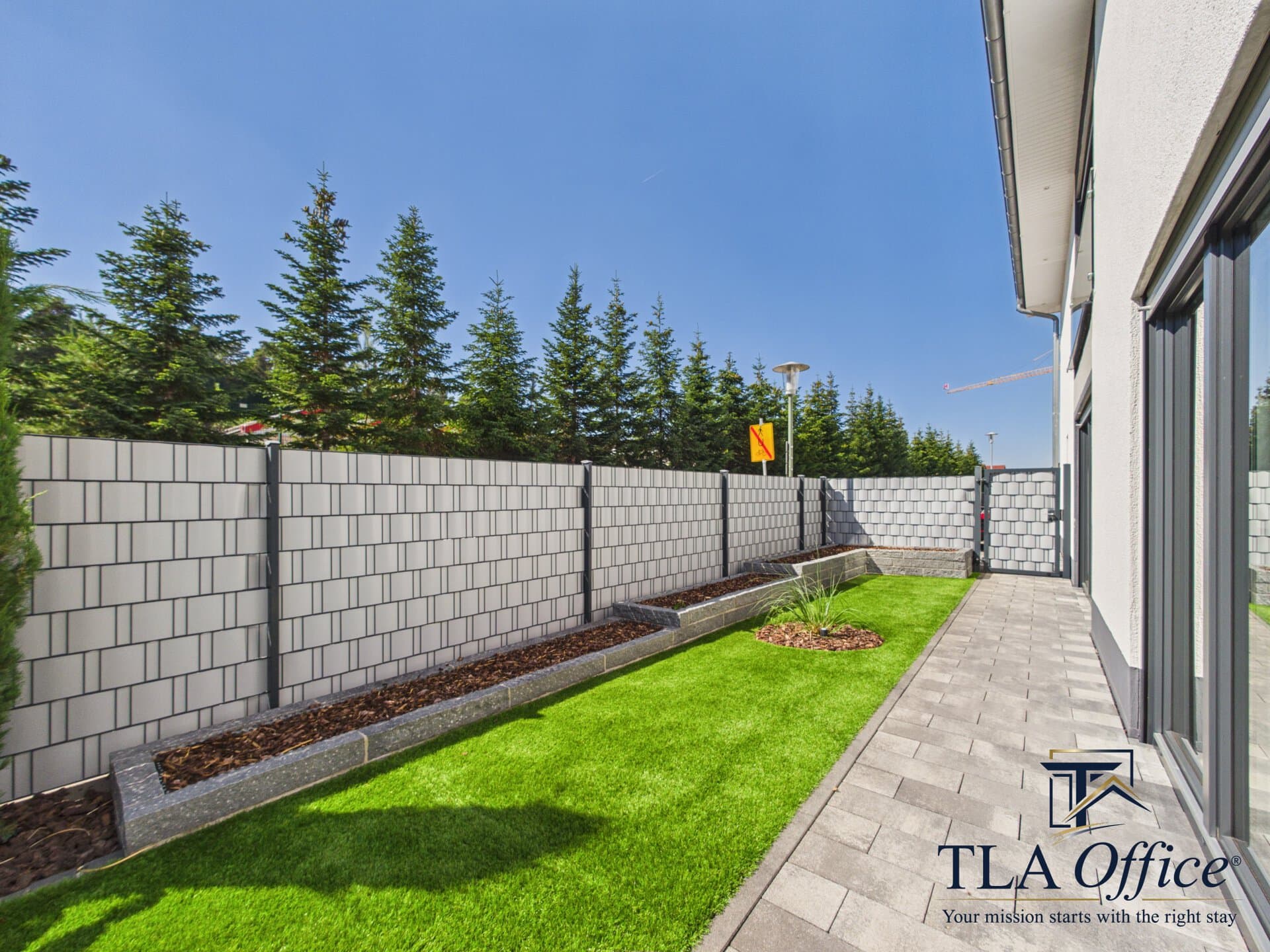 CAM01139G0-PR0080-STILL064 Private garden path with fenced boundary - Luxury TLA Residence Siegelbach