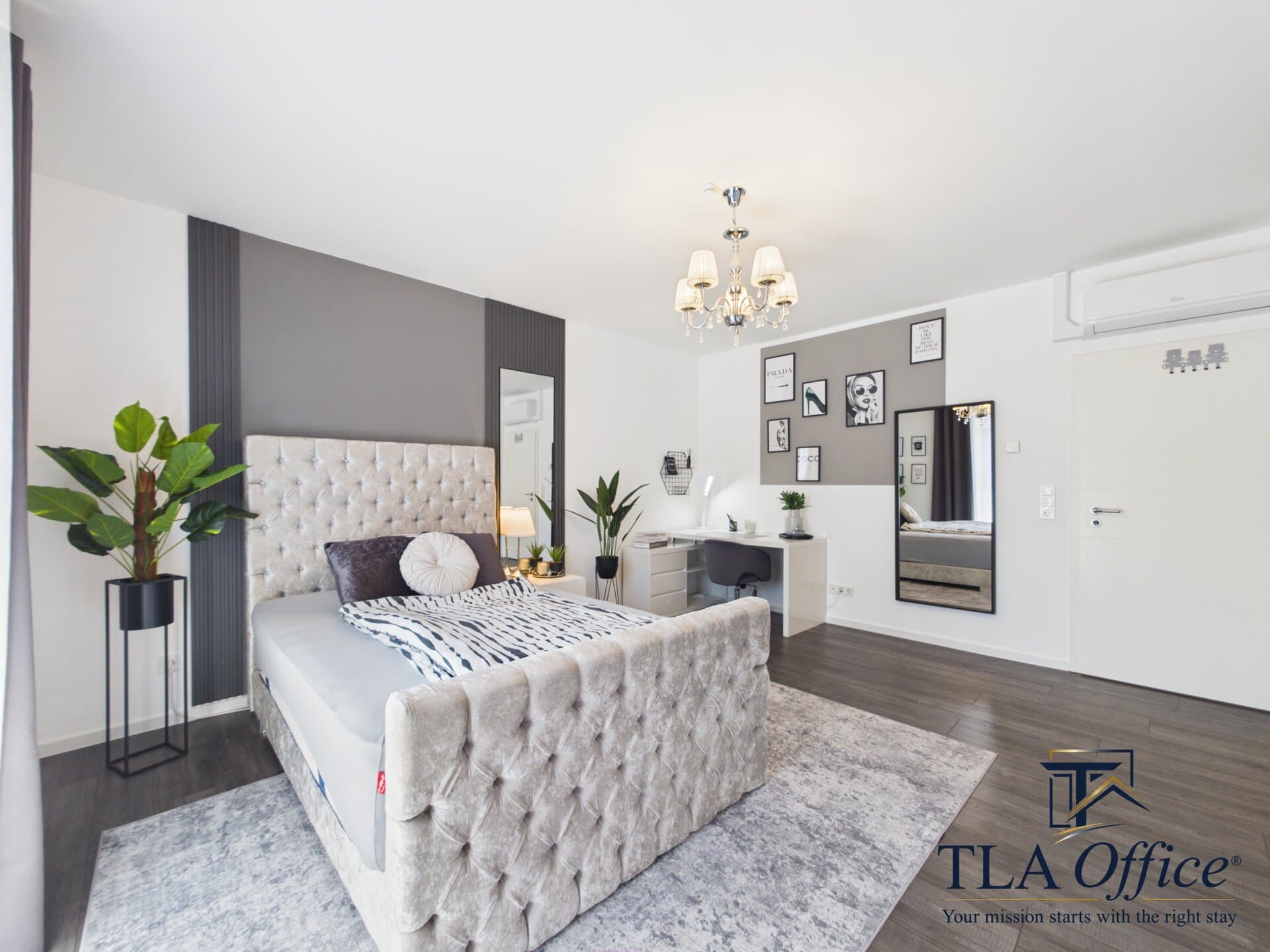 CAM01139G0-PR0080-STILL091 Bedroom with study desk and gallery wall - Luxury TLA Residence Siegelbach