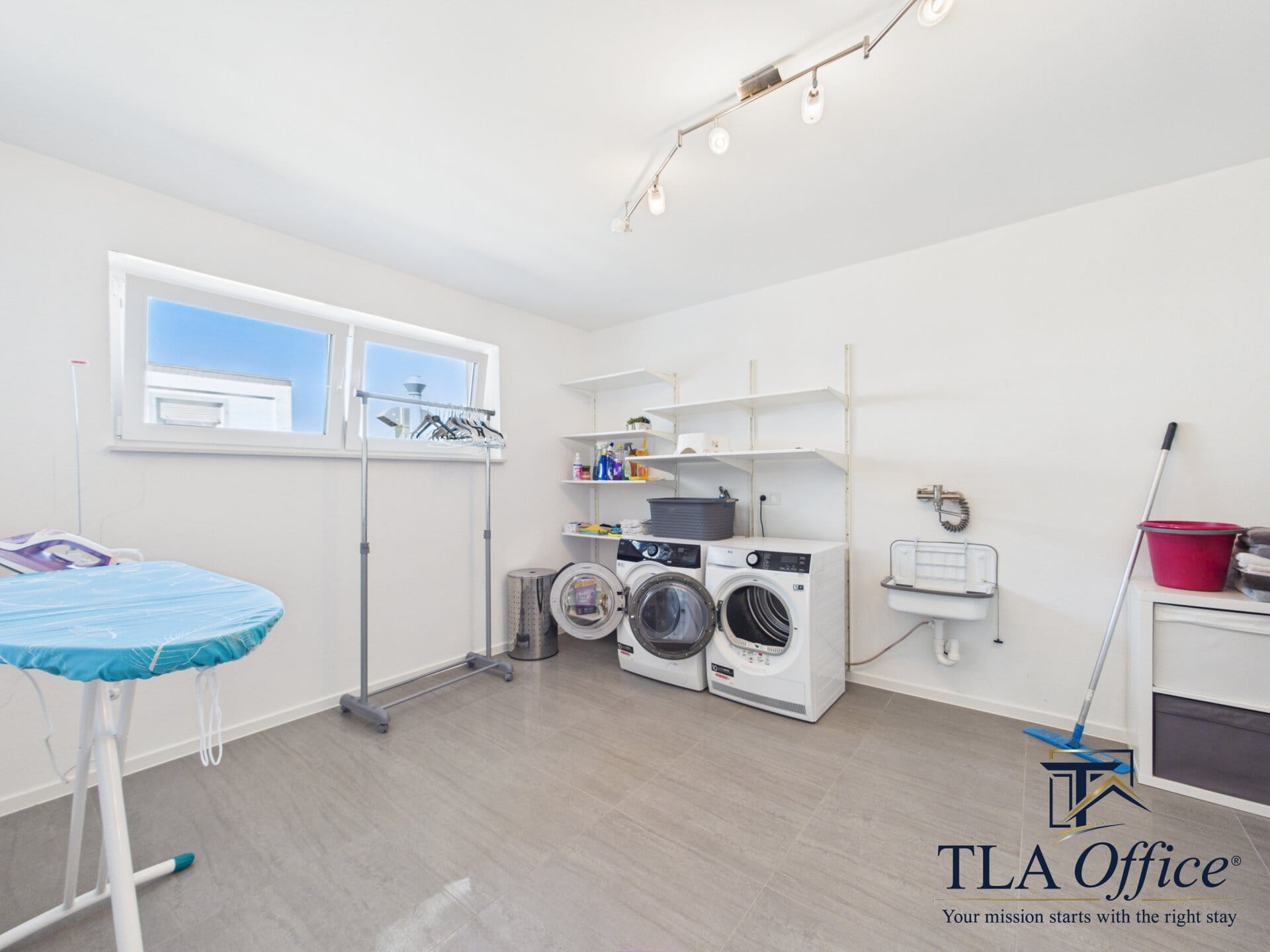 CAM01139G0-PR0080-STILL106 Laundry room with washer, dryer and utility sink - Luxury TLA Residence Siegelbach