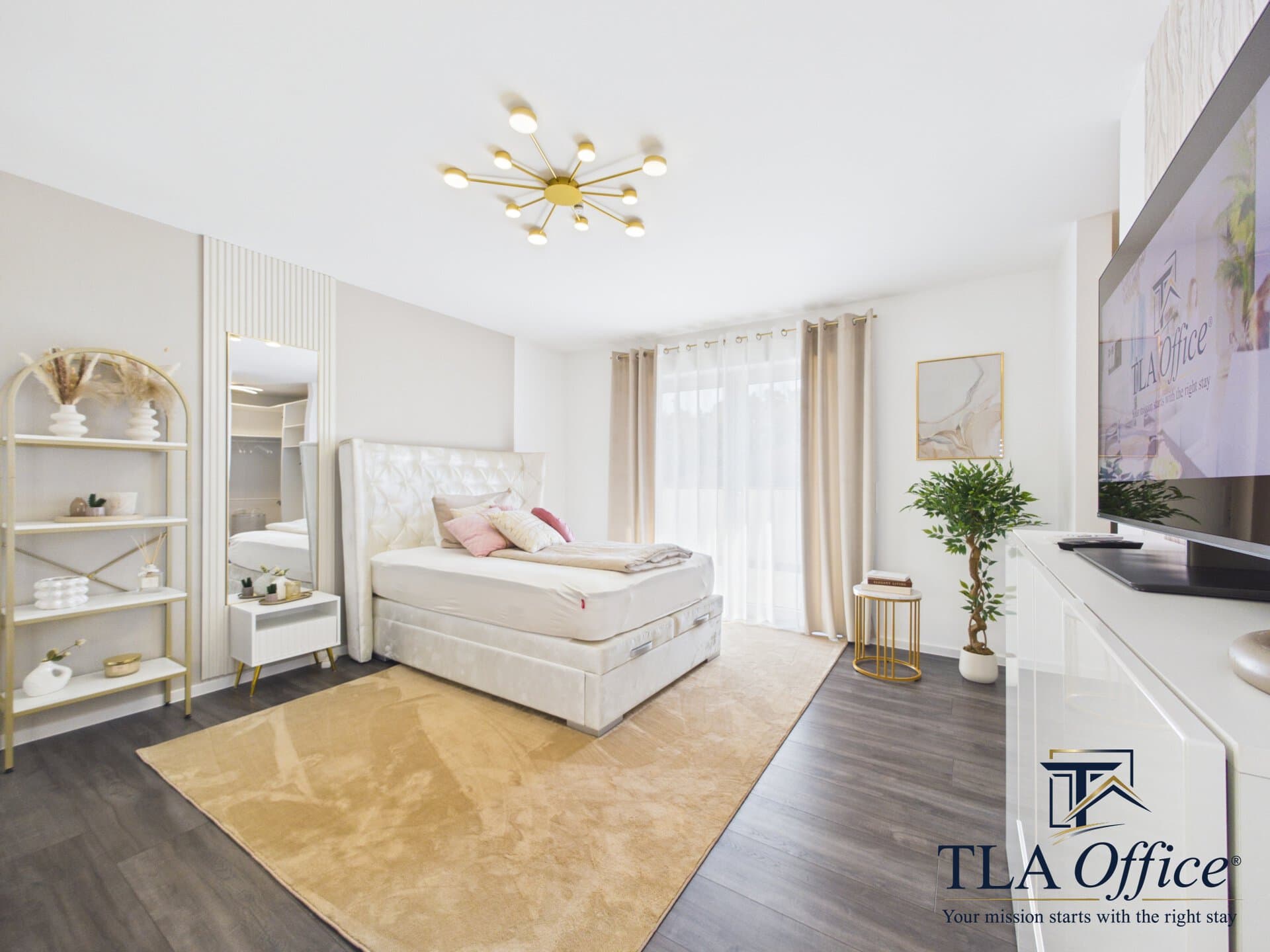 CAM01139G0-PR0080-STILL112 Bright bedroom with gold accents and statement chandelier - Luxury TLA Residence Siegelbach